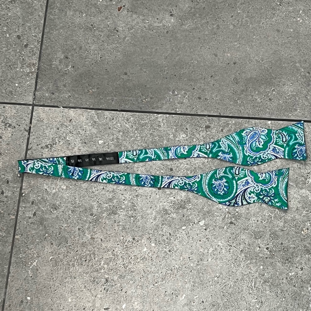 Paisley bow tie